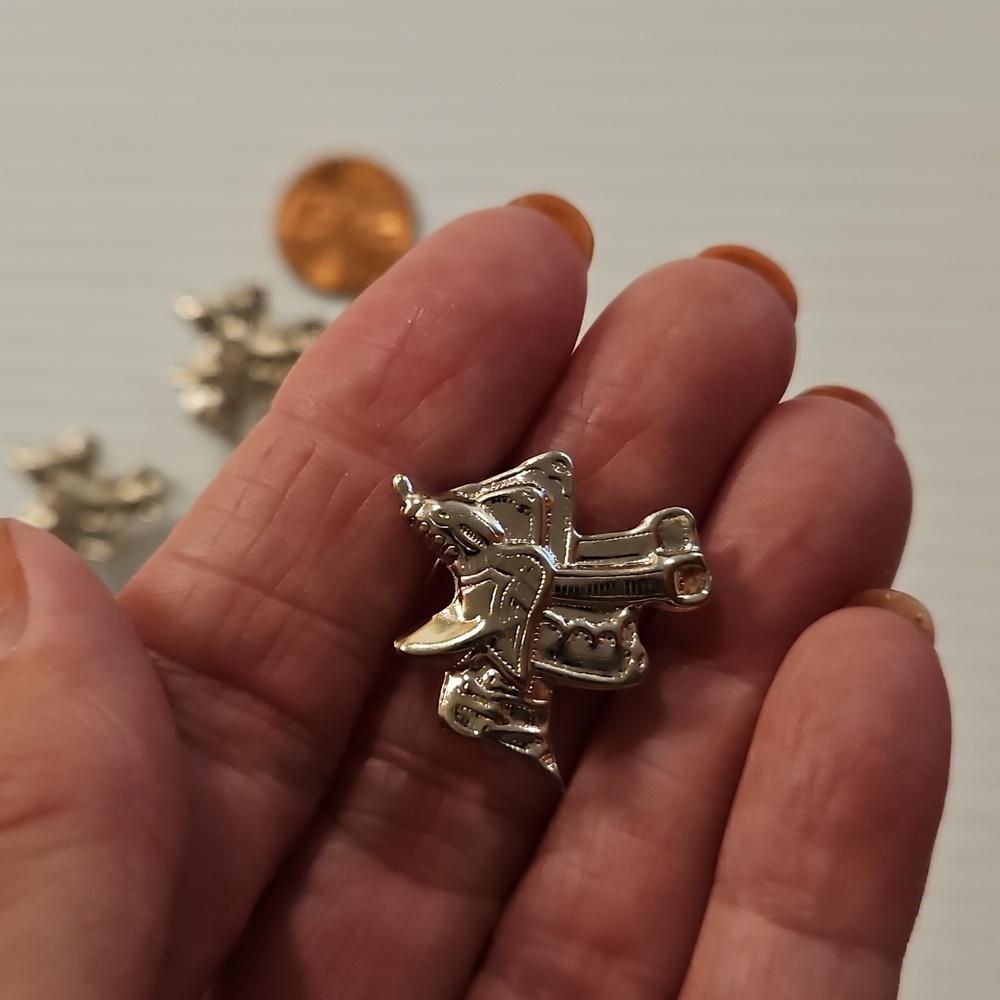 Lots of Western themed crafting brads charms and More silver blue gold - Picture 8 of 14